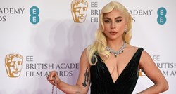 Lady Gaga pokazala isklesane trbušne mišiće i oduševila izgledom
