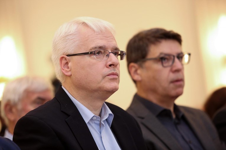 Josipović: Ustaška zmija je još tu, prijeti, sikće i jača