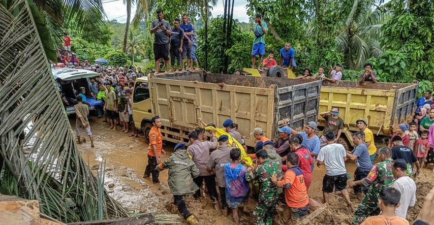 Poplave i klizišta u Indoneziji odnijele 26 života, nestalo 11 ljudi