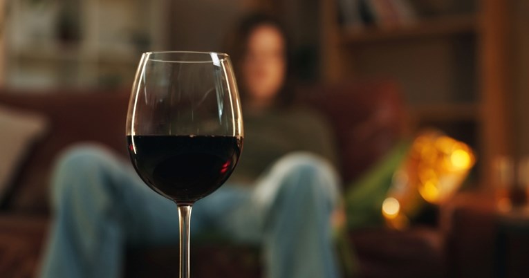 Novo istraživanje otkriva: Ova količina alkohola tjedno povećava rizik od demencije