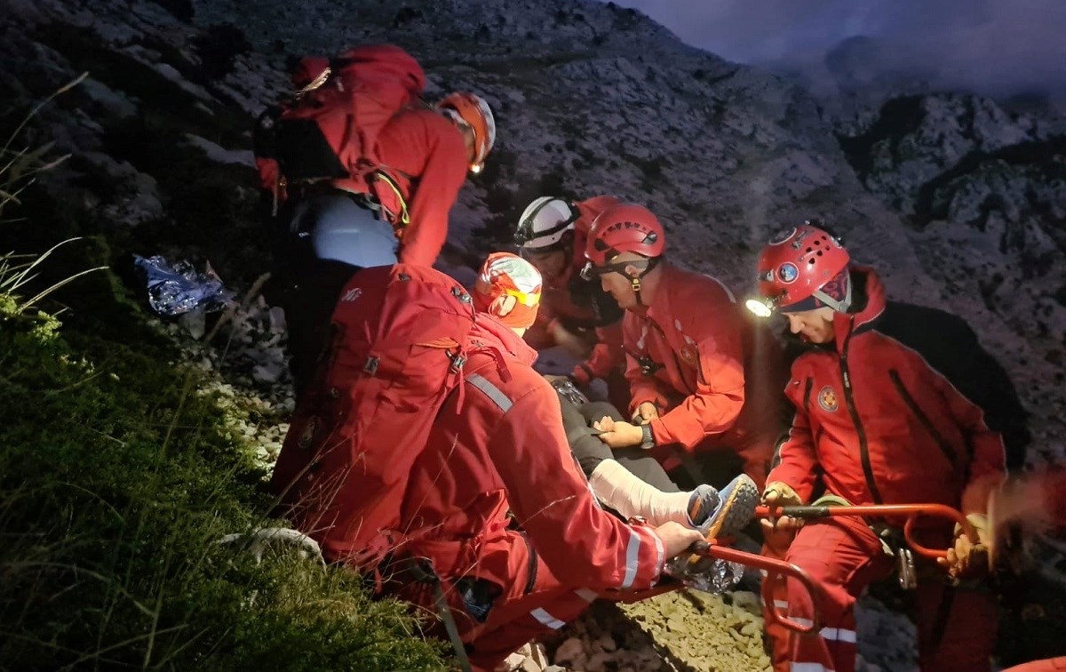 FOTO Velika Akcija HGSS-a Na Biokovu, 40 Ljudi Išlo Spašavati Planinara ...