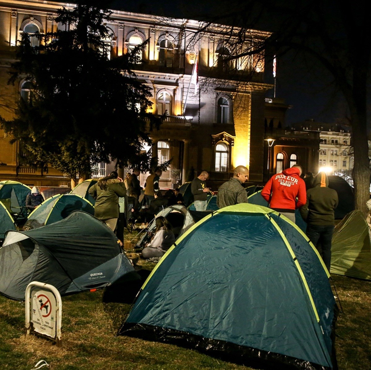 Studenti postavili šatore u Beogradu. Šefica oporbe: To su Vučićevi studenti