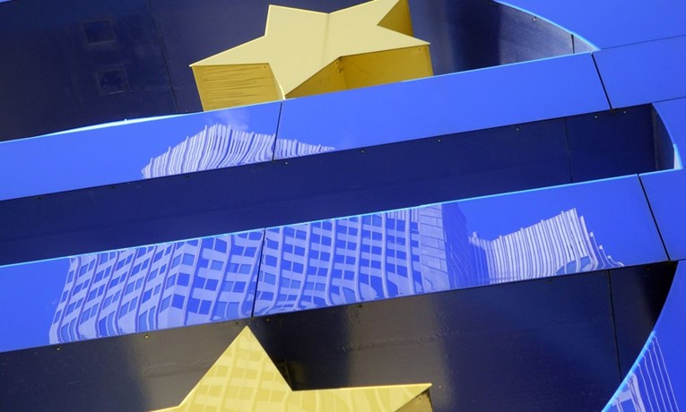 Eurostat: Proračunski deficit u EU i eurozoni smanjen u prvom tromjesečju