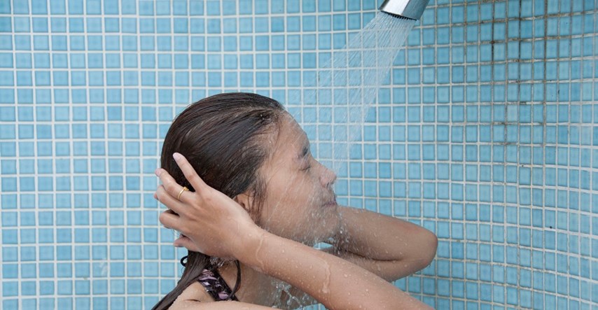 Stručnjakinje otkrile može li pranje lica tijekom tuširanja biti štetno za vašu kožu