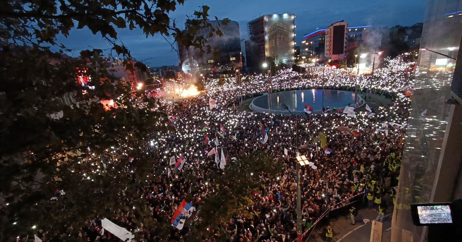 VIDEO Veliki skup studenata na trgu u Beogradu, Vučić držao govor u dvorani