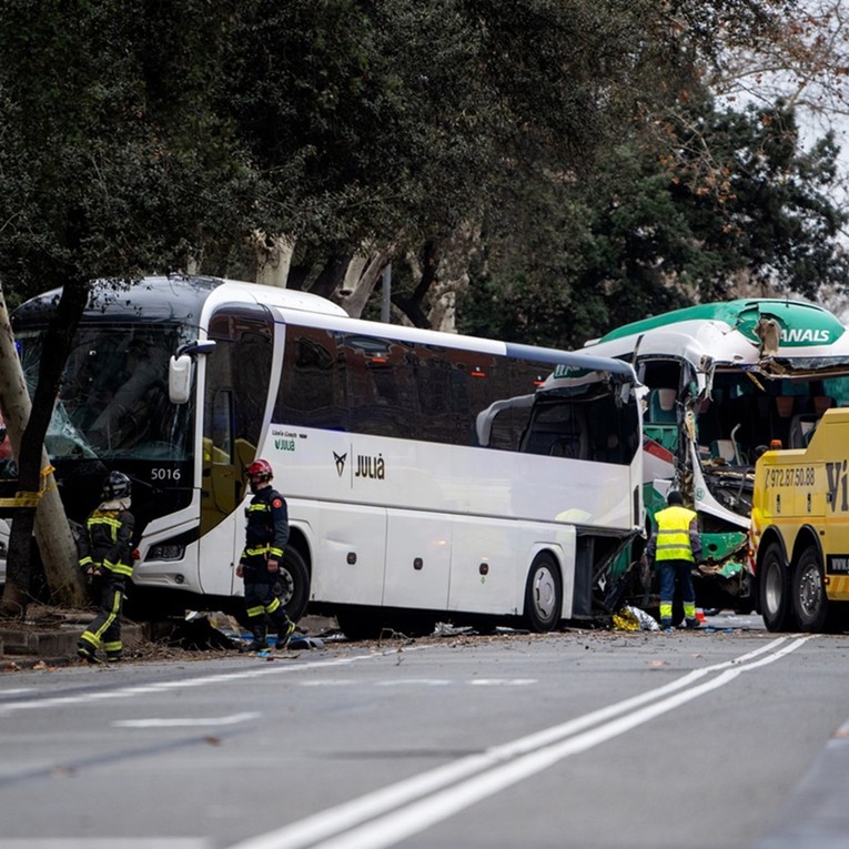 U Barceloni se sudarila dva busa. Ozlijeđena 51 osoba, četiri su u kritičnom stanju
