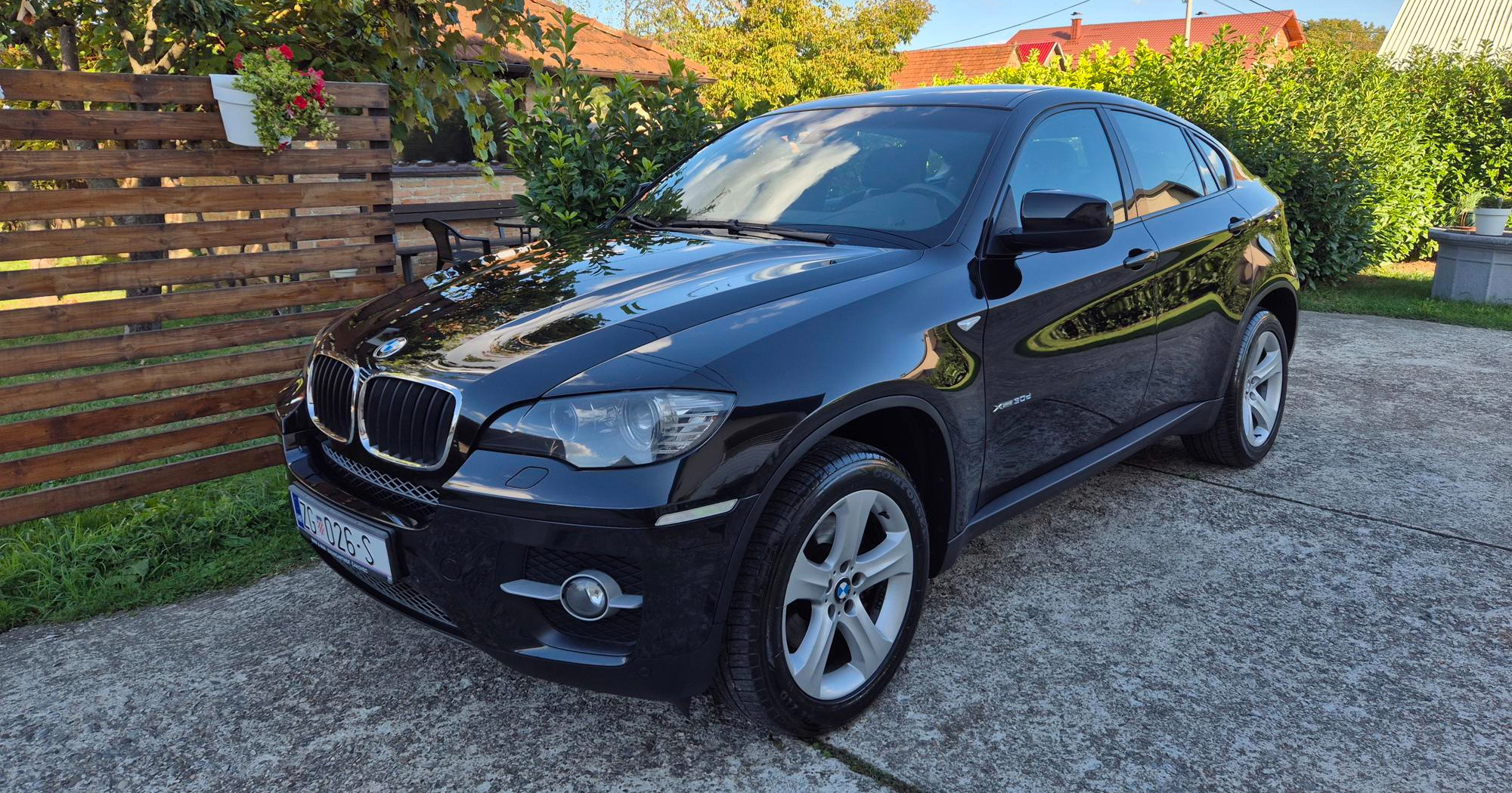 Najbolji auto oglasi: Održavani BMW X6 s registracijom do 2027. godine