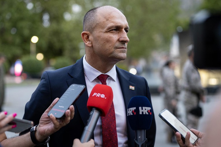 Anušić u SAD-u: Stiže 8 Black Hawkova, Bradleyji i HIMARS-i