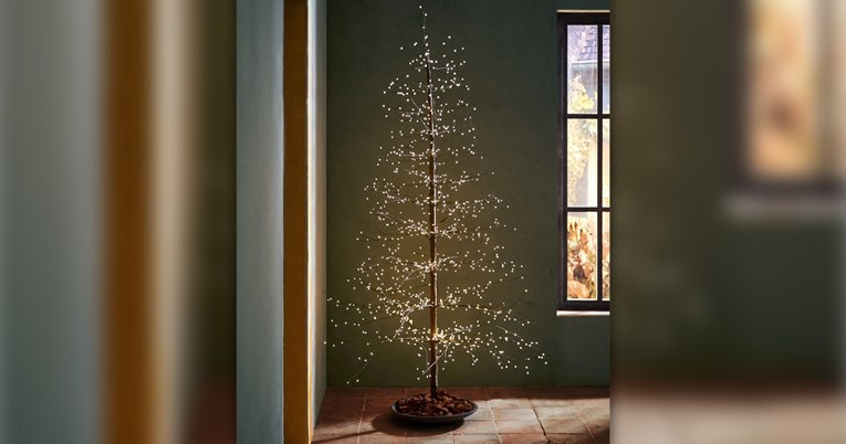 Zaljubili smo se u ovo Zarino minimalističko božićno drvce