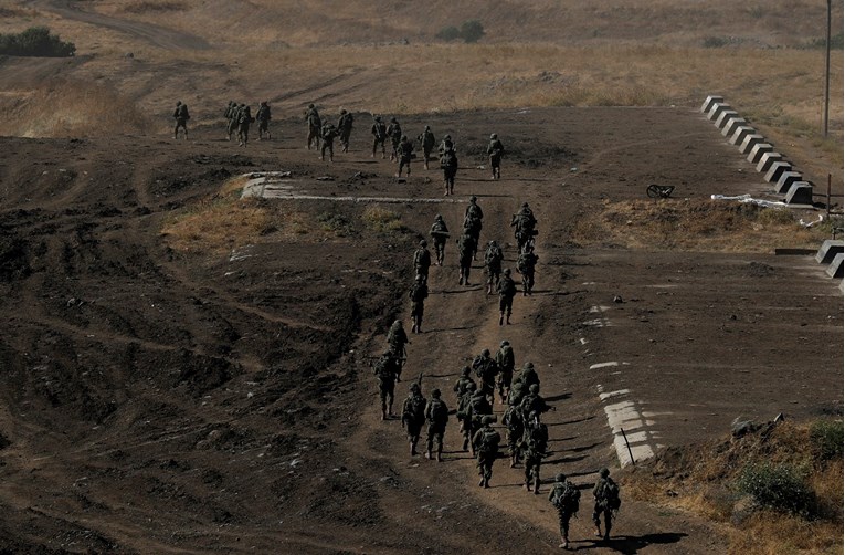Izraelski helikopteri napali položaje sirijske vojske na Golanskoj visoravni