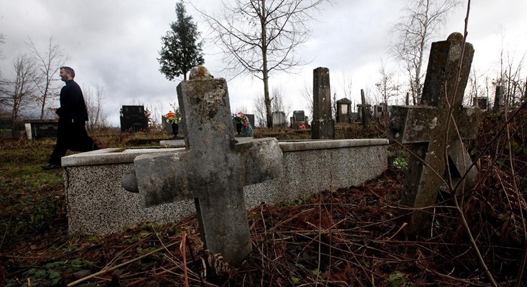 Penava osudio oskvrnuće pravoslavnog groblja