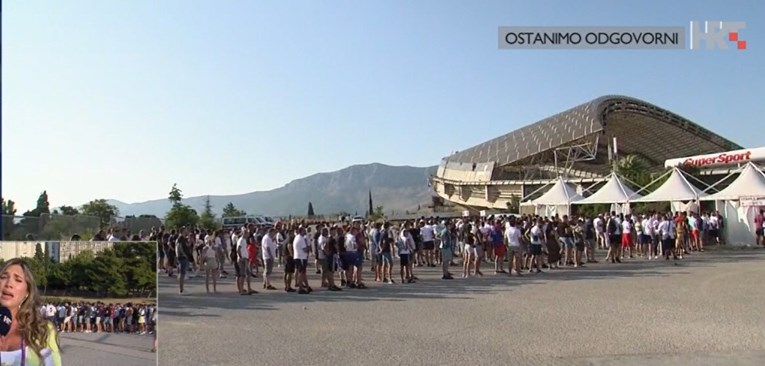 Navijači Hajduka satima čekaju na testiranje da bi mogli na utakmicu. Pogledajte red