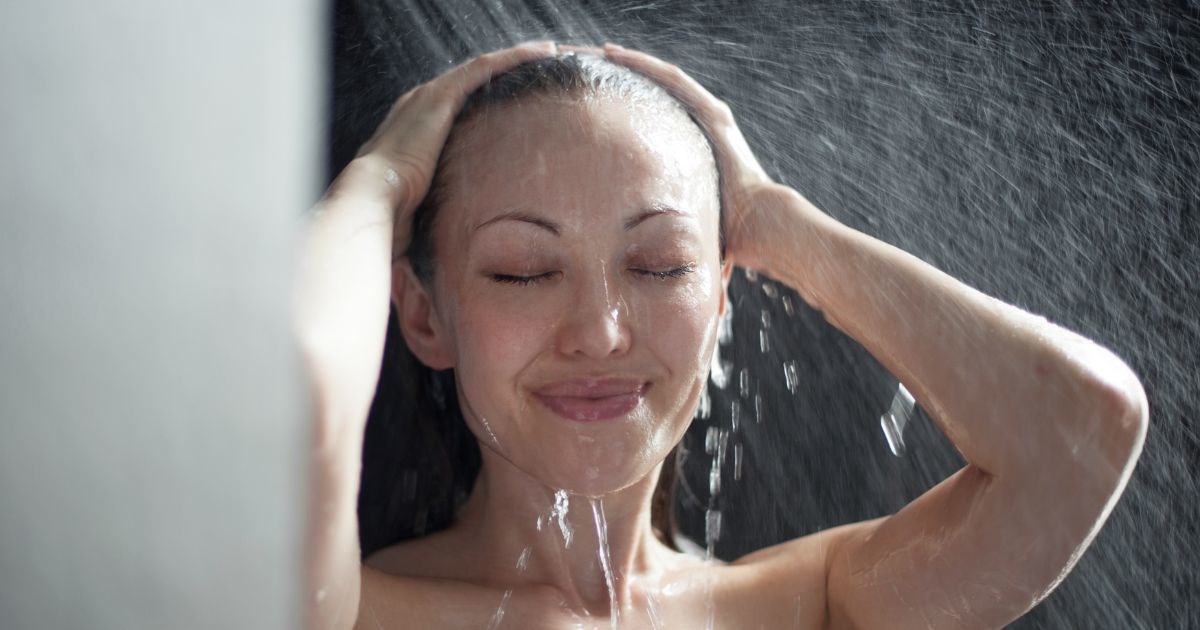 Tuširanje u mraku je novi trend za opuštanje i bolji san