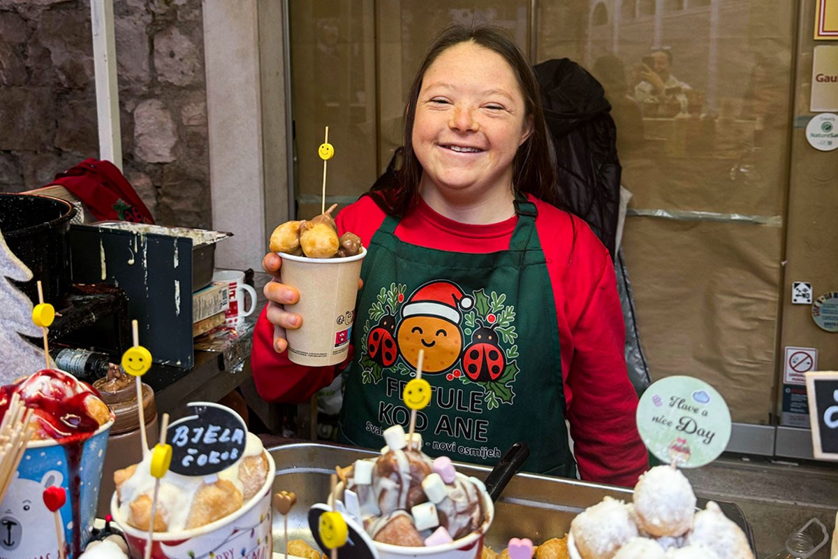 Ana ima kromosom viška i pravi najslađe fritule u Splitu. "Oplemenila je ulicu"