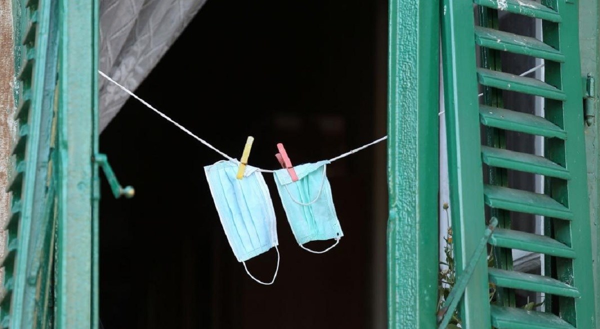 Svjetski stručnjaci: Još ćemo godinama držati razmak i nositi maske