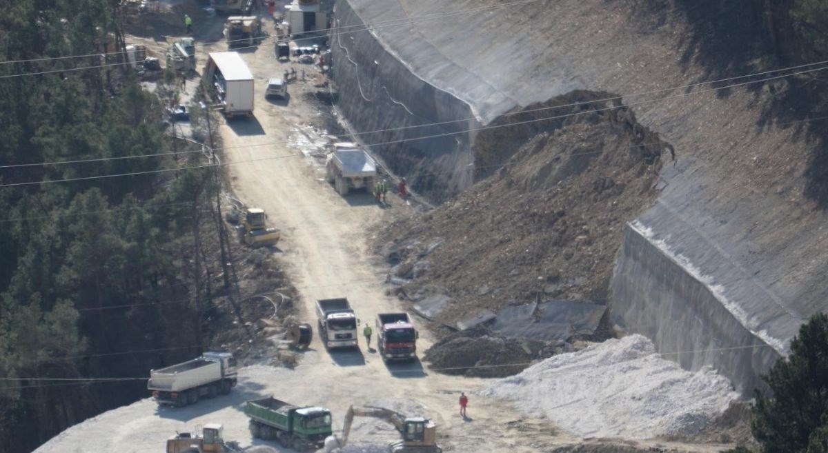 VIDEO Veliki odron na gradilištu omiške obilaznice, odvalio se komad brda