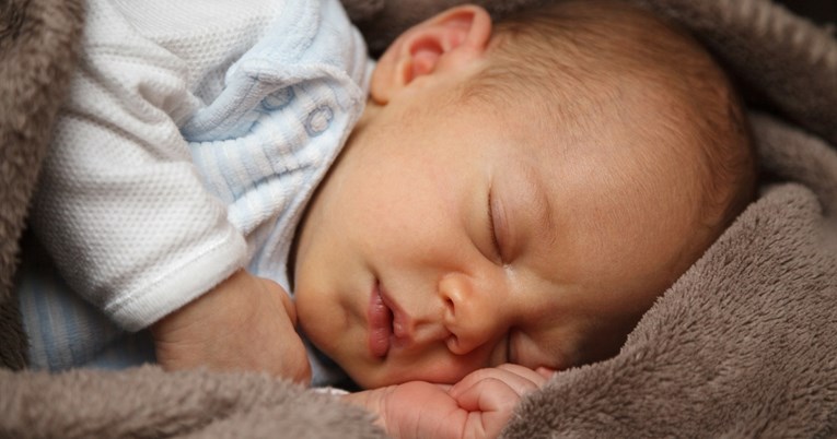 Pet mogućih razloga zbog kojih beba kratko spava i kako joj možete pomoći