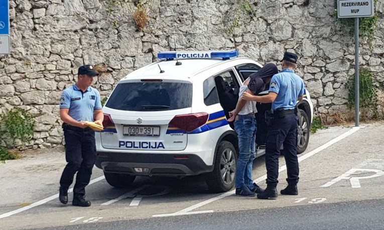 Poduzetnik i njegov sin na ulici u Dubrovniku mlatili čovjeka, stavili mu omču