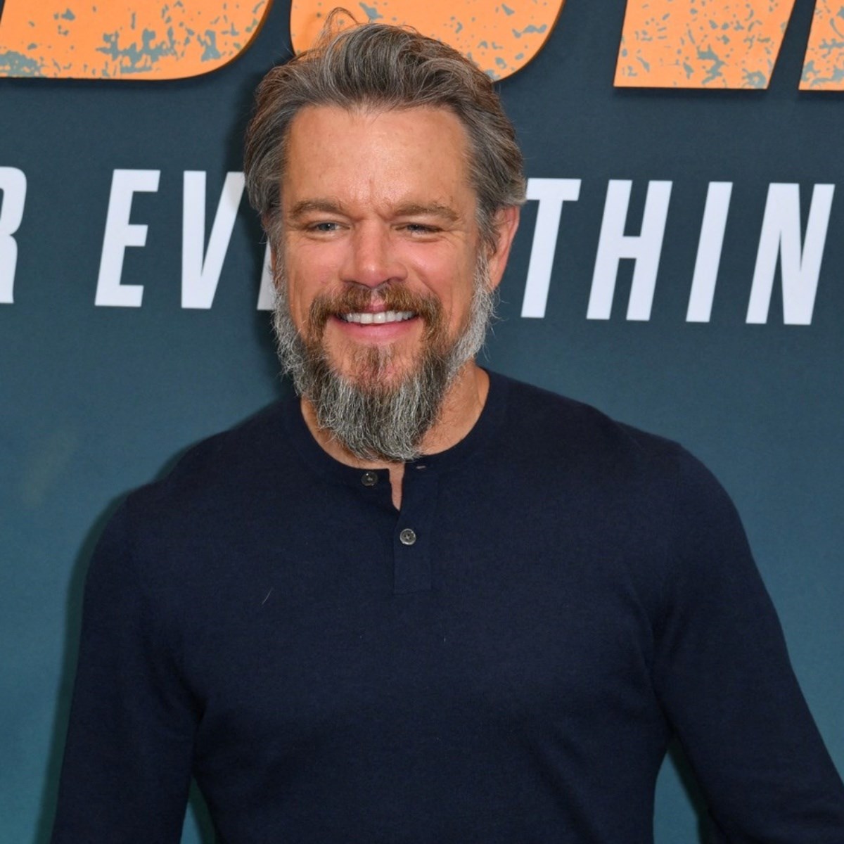 Matt Damon na crvenom tepihu pokazao novi imidž. Uspoređuju ga s Tomom Hanksom