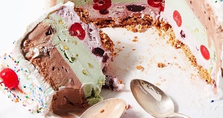 Ljetno osvježenje koje se ne peče: Zbog ove sladoled-torte ćete rado prekršiti dijetu