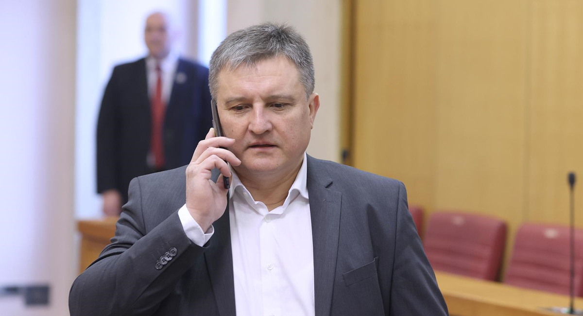 HDZ-ovac: Je li Grbin prijatelj s obiteljima Jakupi i Osmani, moćnima u krim miljeu