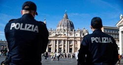 Muškarac s nožem išao prema Trgu svetog Petra u Vatikanu. Policajac ozlijeđen
