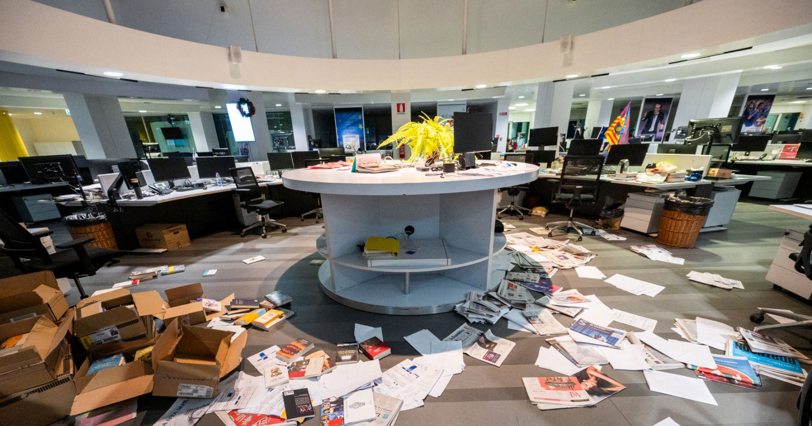 Upali u redakciju dnevnih novina u Torinu. "Novinaru teroristu, prvi si na popisu"