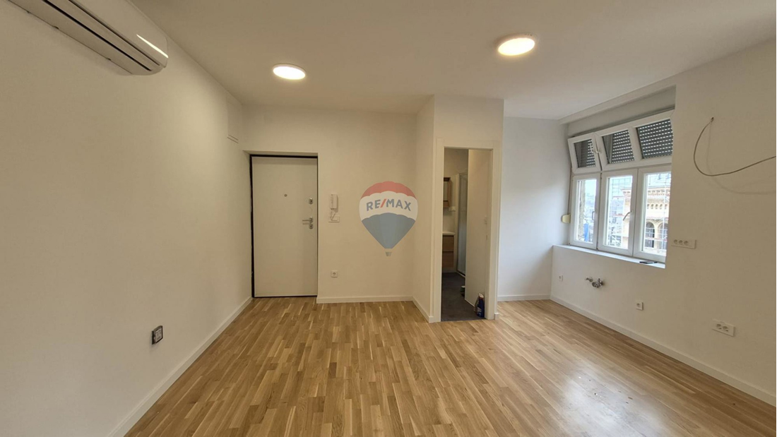 Oglasi: Za 42.000 € kamena kuća kod Primoštena, za 280.000 € stan u centru Zagreba