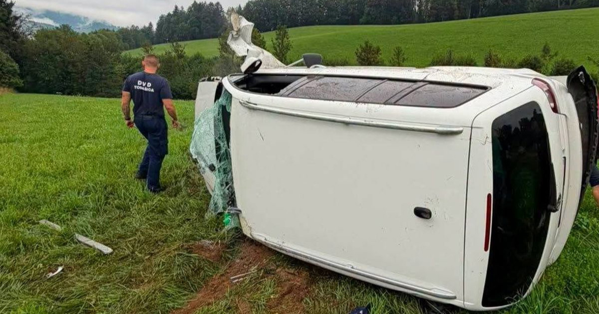 Vatrogasci iz Garešnice spasili troje djece iz prevrnutog auta u Austriji