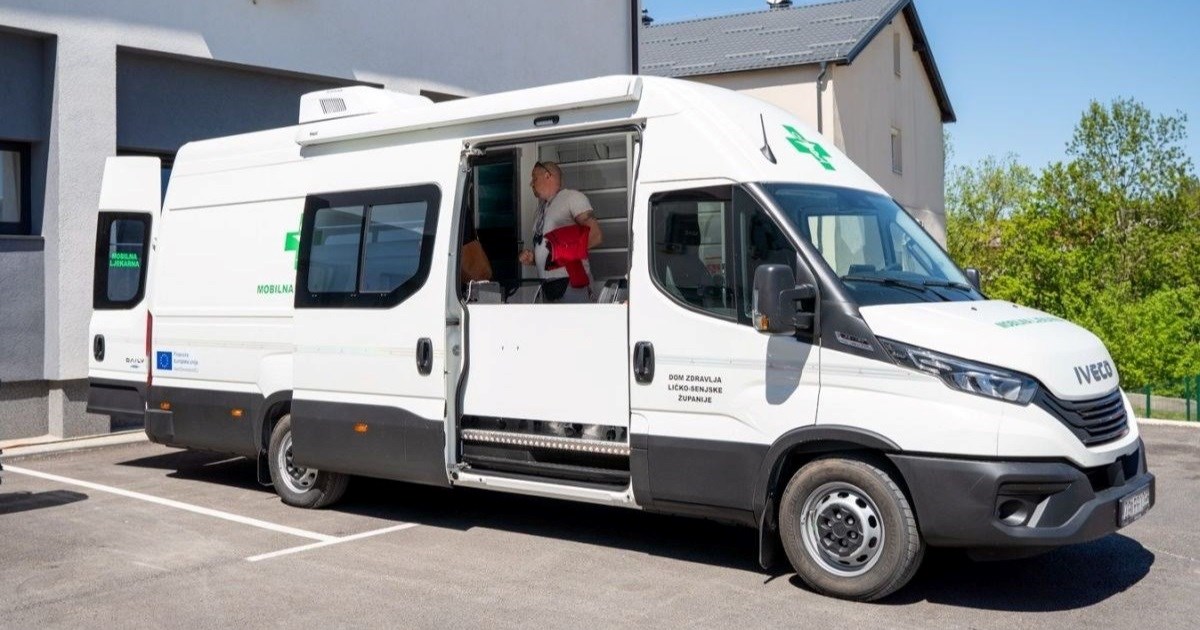 FOTO Gospić dobio mobilnu ljekarnu