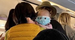 Maskirana beba u avionu podijelila ljude: Ovo je opasno