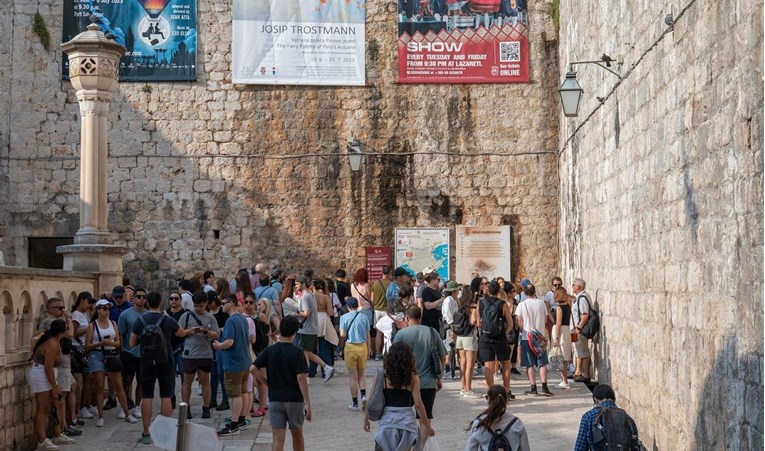 Vodič iz Dubrovnika: Mene i goste netko je zalio kantom urina