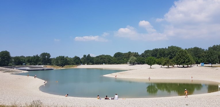 VIDEO Bili smo na Bundeku. Došlo je do fekalnog zagađenja, neki se još kupaju