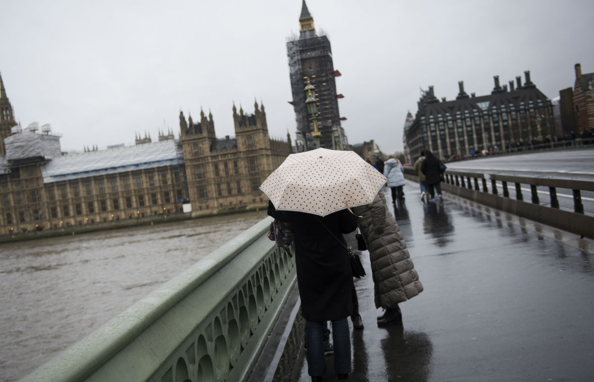 Turistički brod udario u londonski Westminster Bridge