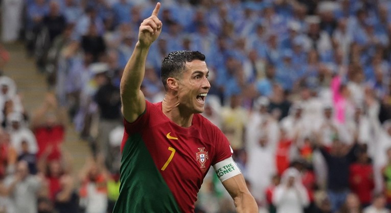 Ronaldo nikako nije htio prepustiti gol koji nije njegov. Vikao i trljao se po glavi 