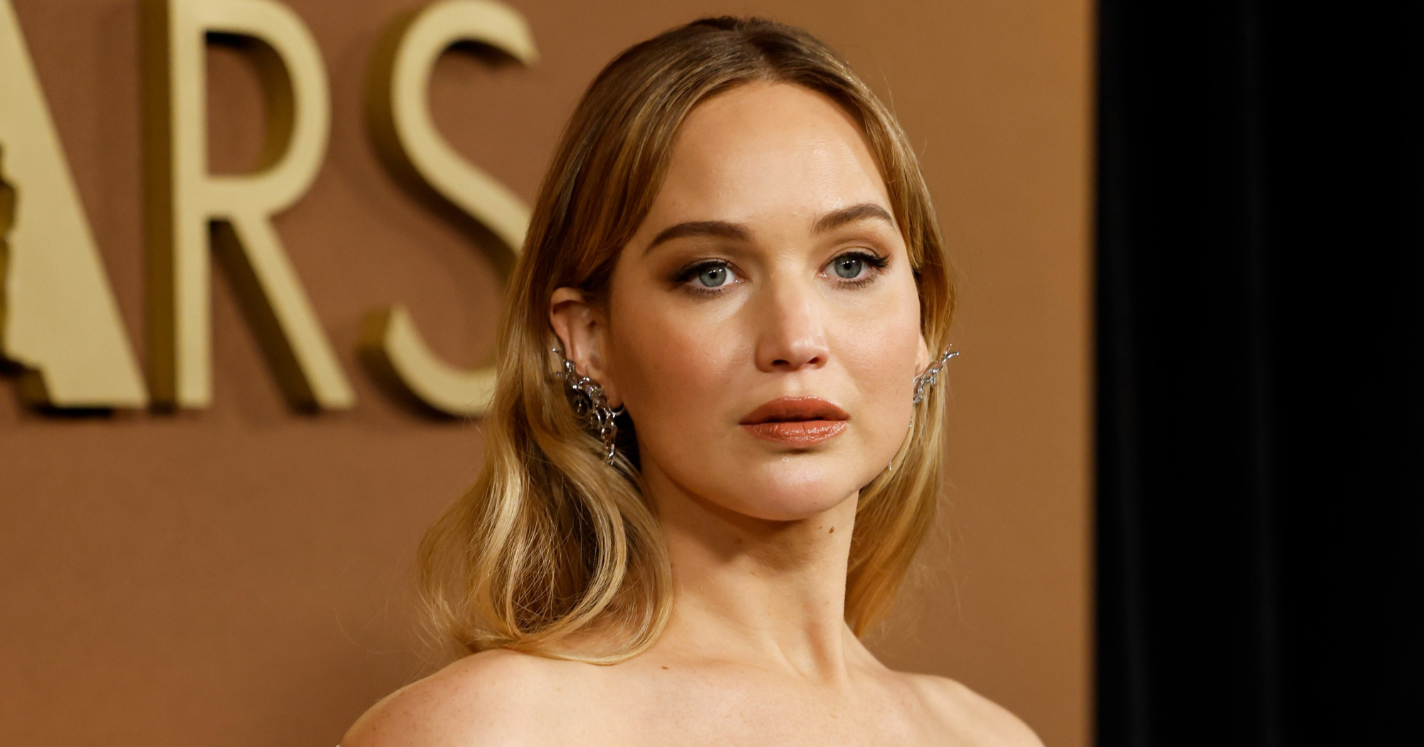 Nove fotografije Jennifer Lawrence izazvale raspravu. Ljudi pišu: Neprepoznatljiva je