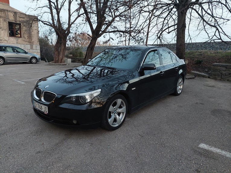 Najbolji auto oglasi: BMW serije 5 sa 770.000 kilometara je privukao najviše pažnje