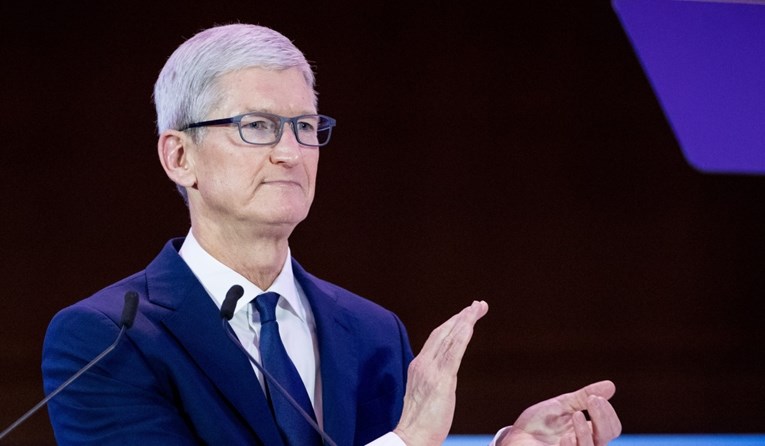 Šef Applea ove će godine dobiti 40% manju plaću. I dalje je ogromna