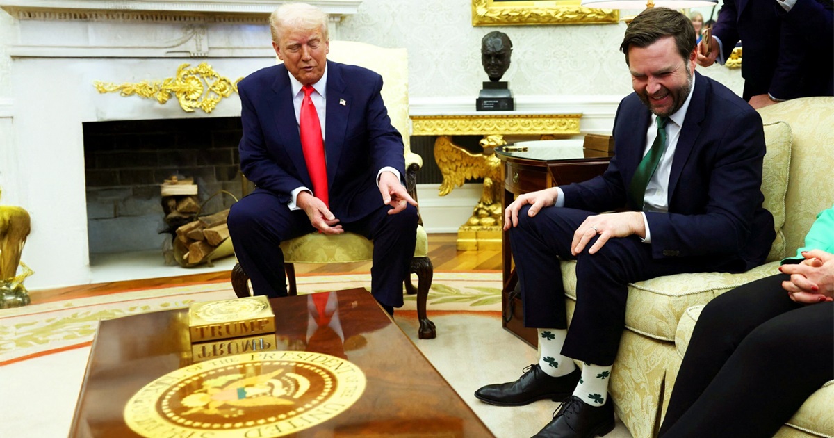 Trump na sastanku pričao o čarapama američkog potpredsjednika, internet gori