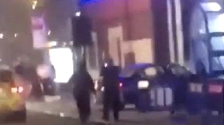 U Londonu se autom zabio u policiju, zgrada bila evakuirana
