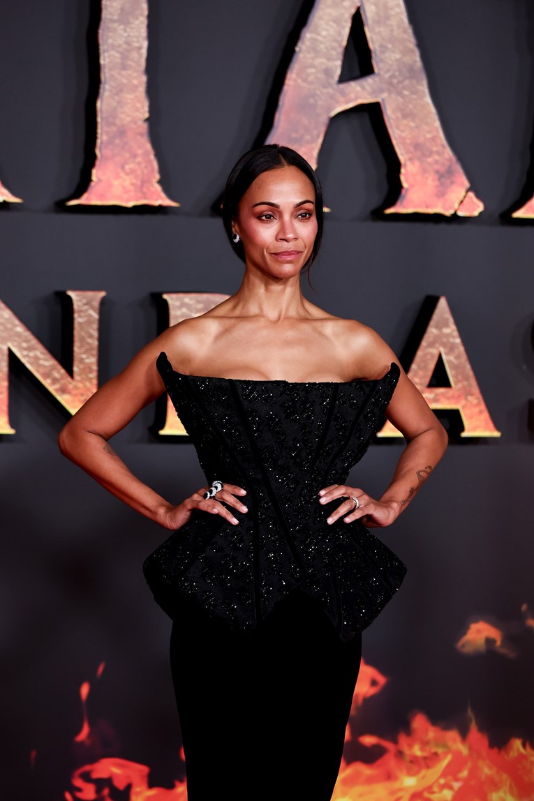 Zoe Saldaña oduševila fanove u prozirnoj smeđoj čipkastoj haljini