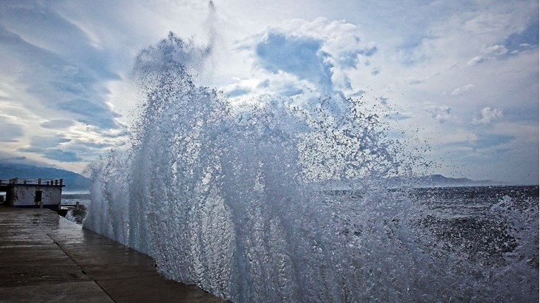 Upaljen alarm za petak. Stižu mraz i olujni udari bure