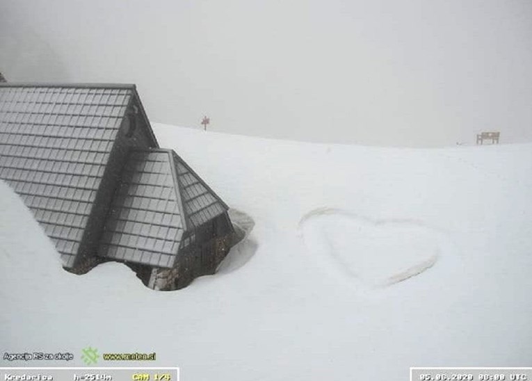 Na planini u Sloveniji palo 70 centimetara snijega
