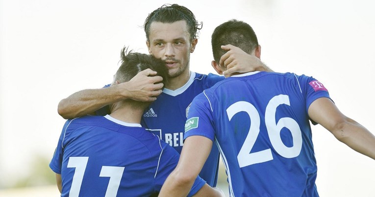 SLAVEN - VARAŽDIN 2:0 Slaven pobjedom preskočio Hajduk. Srpski veznjak oduševio
