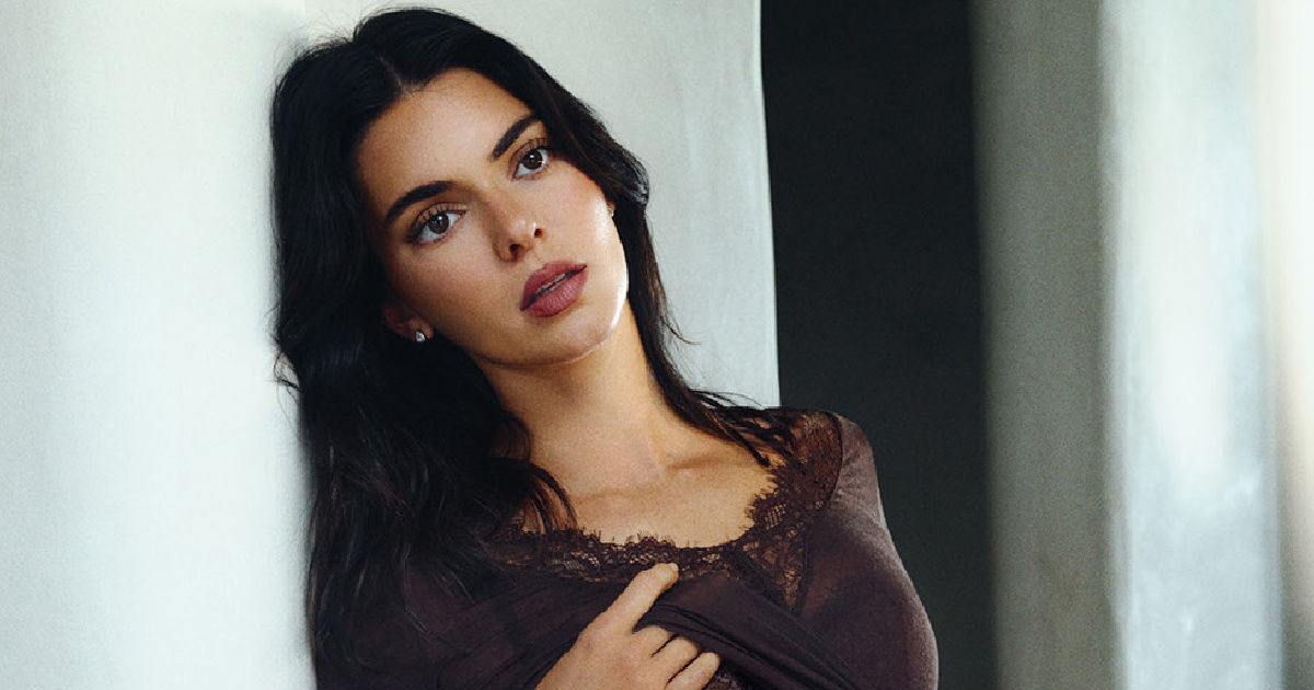 Kendall Jenner godinama se vraća majicama od 30-ak eura. Sada ima novi favorit