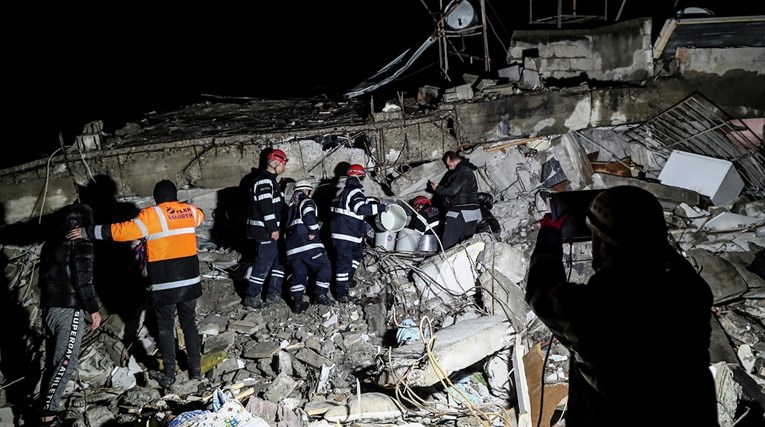 WHO: Broj poginulih u potresima mogao bi biti osam puta veći od predviđenog