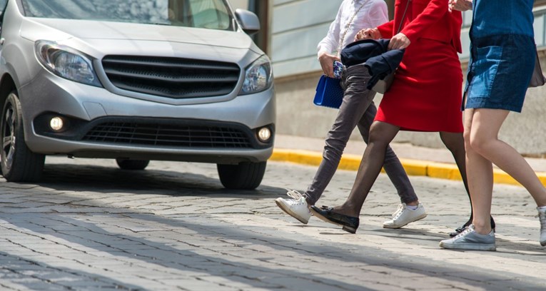 Studija potvrdila: Vlasnici skupih automobila manje mare za pješake