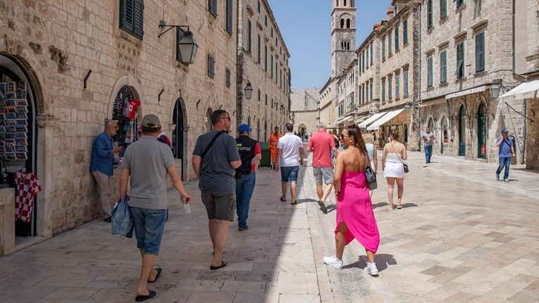 U Hrvatskoj je oko 85.000 turista. Sutra stiže 30 tisuća Slovaka, Mađara i Čeha