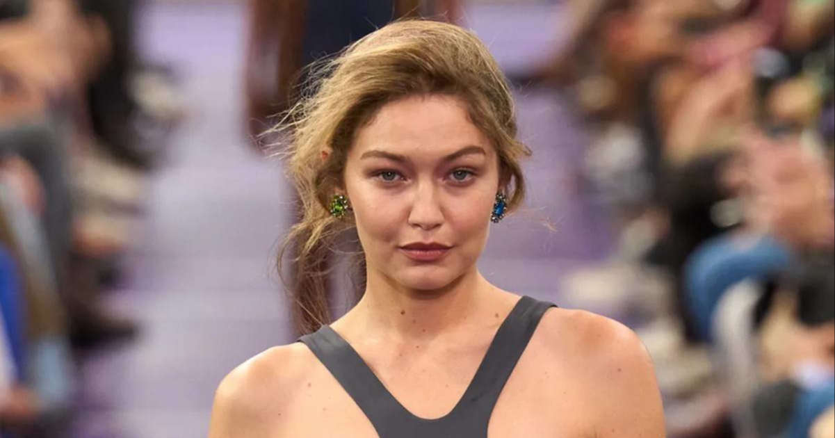 Gigi Hadid prošetala pistom, ljudi je ne štede: "Hoda kao nogometaš"