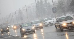 Snijeg paralizirao promet u Hercegovini, vlak iz Sarajeva kasnio 3 sata